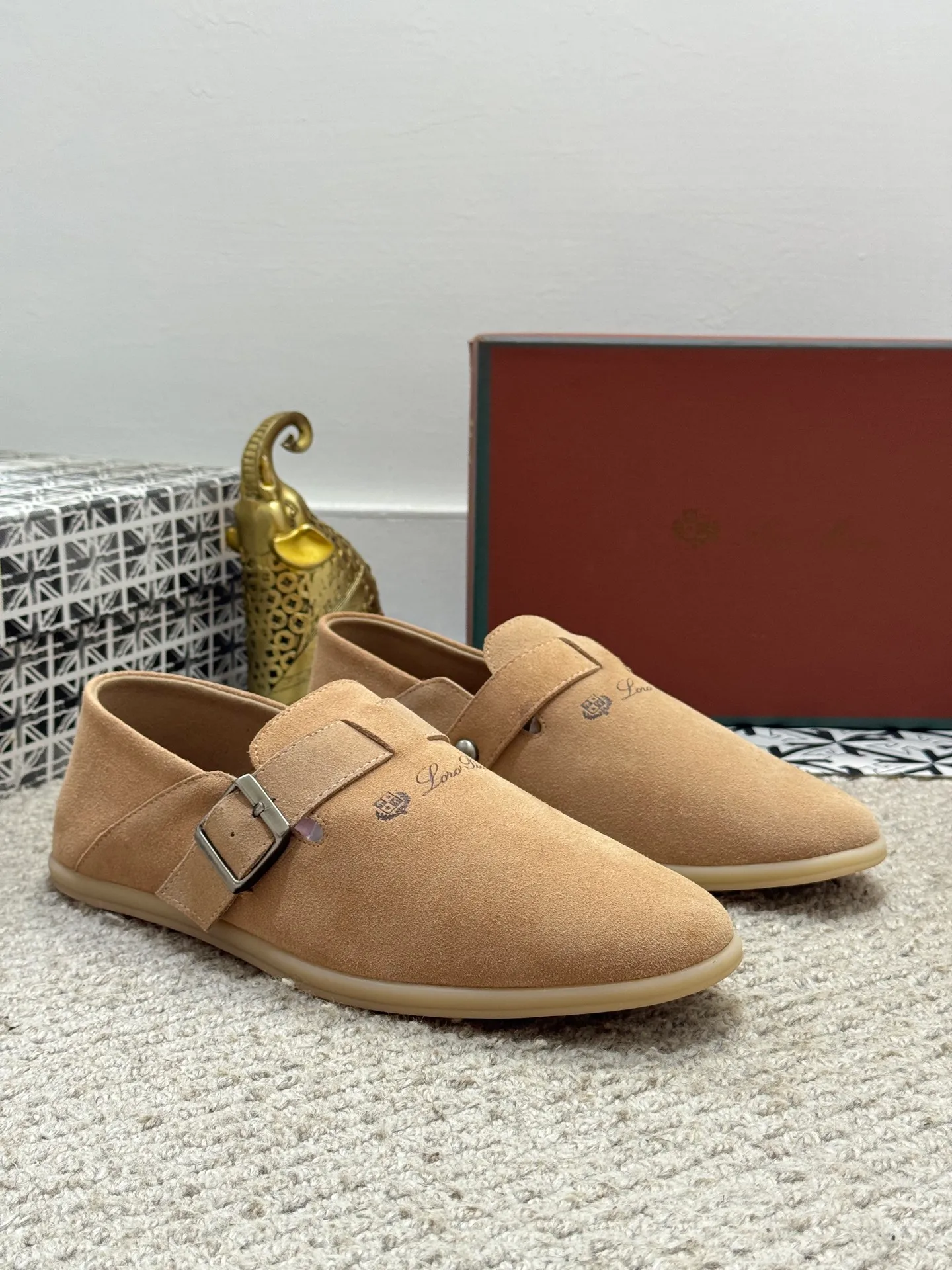 Men's men's shoes 💰420 [New style] 🍓🍓Loro Piana - LP's new moccasin shoes are made of water-repellent treated suede uppers with rubber soles, a classic. The complex craftsmanship and meticulous structure make the shoes light and soft, allowing you to walk comfortably and freely. Perfect for wearing at the beach or out in the water during the summer. Size: 38-44 (45 customized